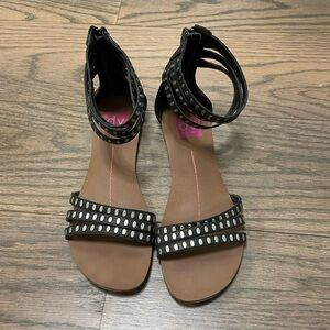 Women’s Black gold flat sandals size 7.5